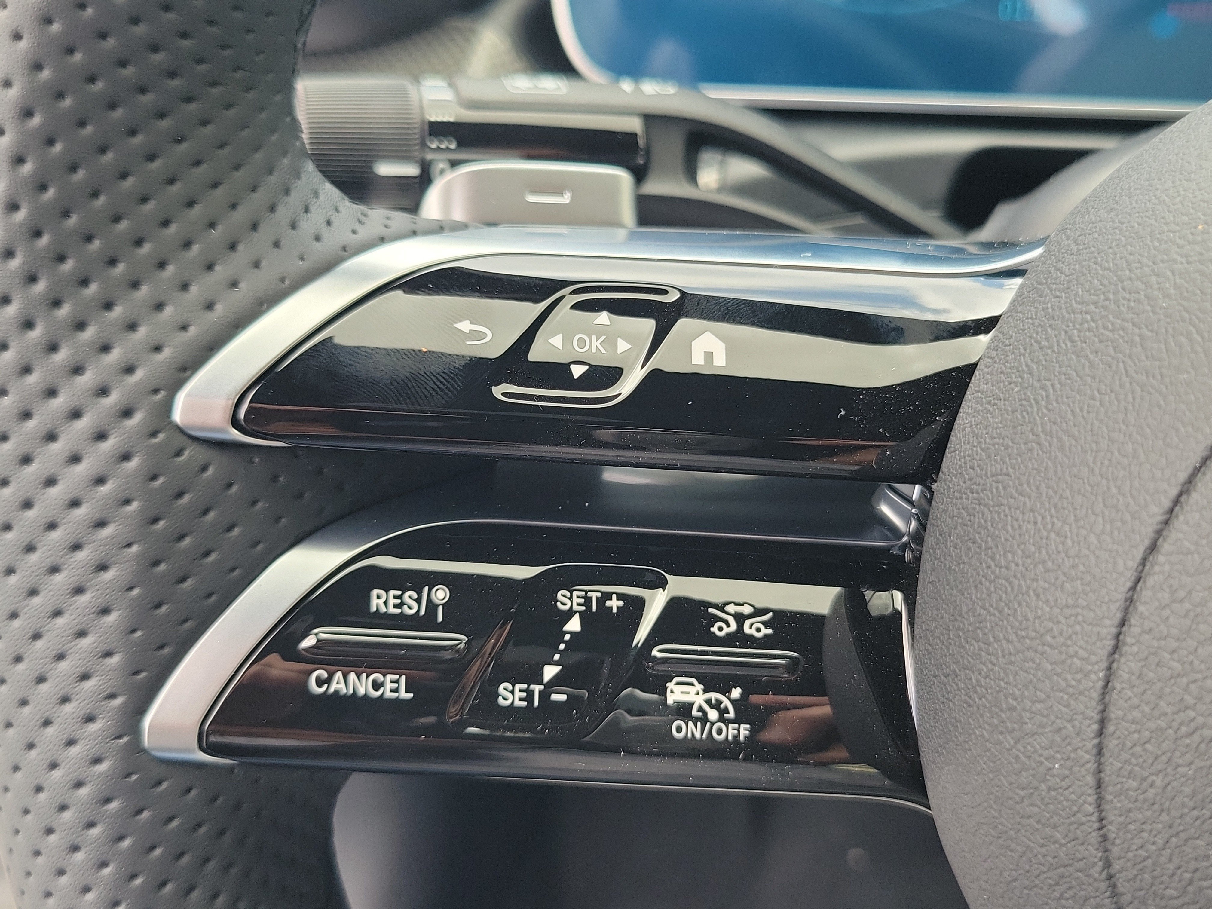 New 2026 MANUFAKTUR Alpine Grey Mercedes-Benz C 300 image 25