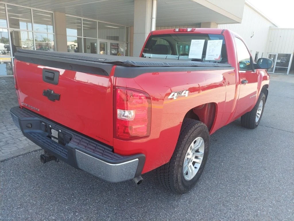 Used 2007 Red Chevrolet Work Truck image 7