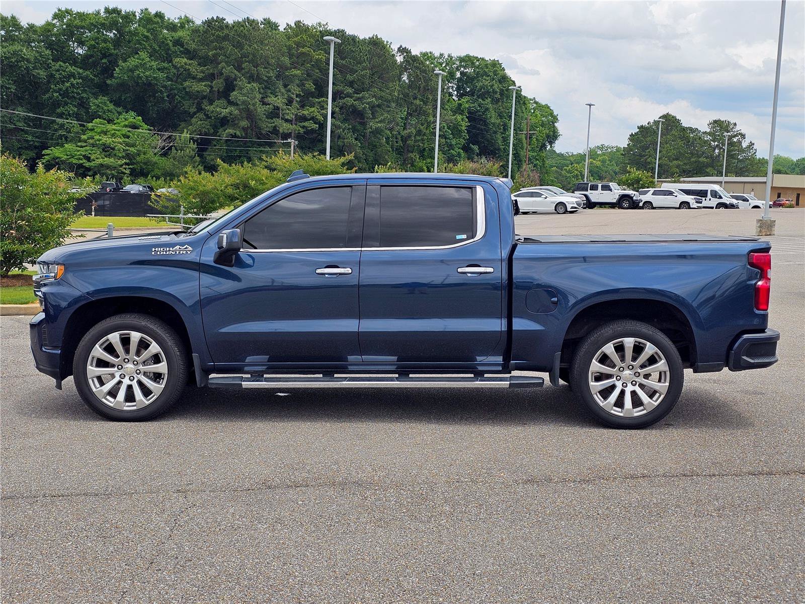 Used 2021 Northsky Blue Metallic Chevrolet High Country image 15