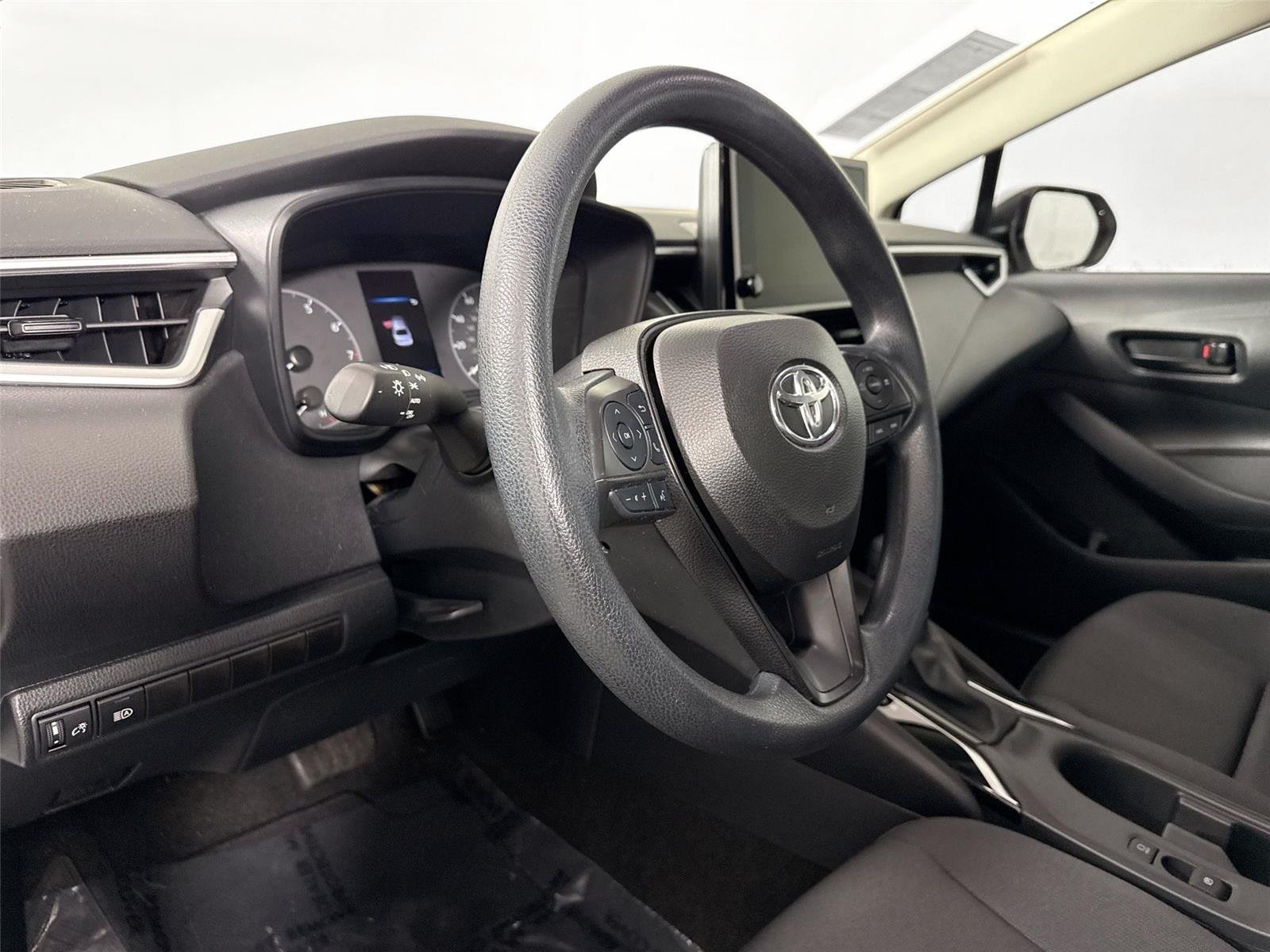 Used 2024 Ice Cap Toyota LE image 4
