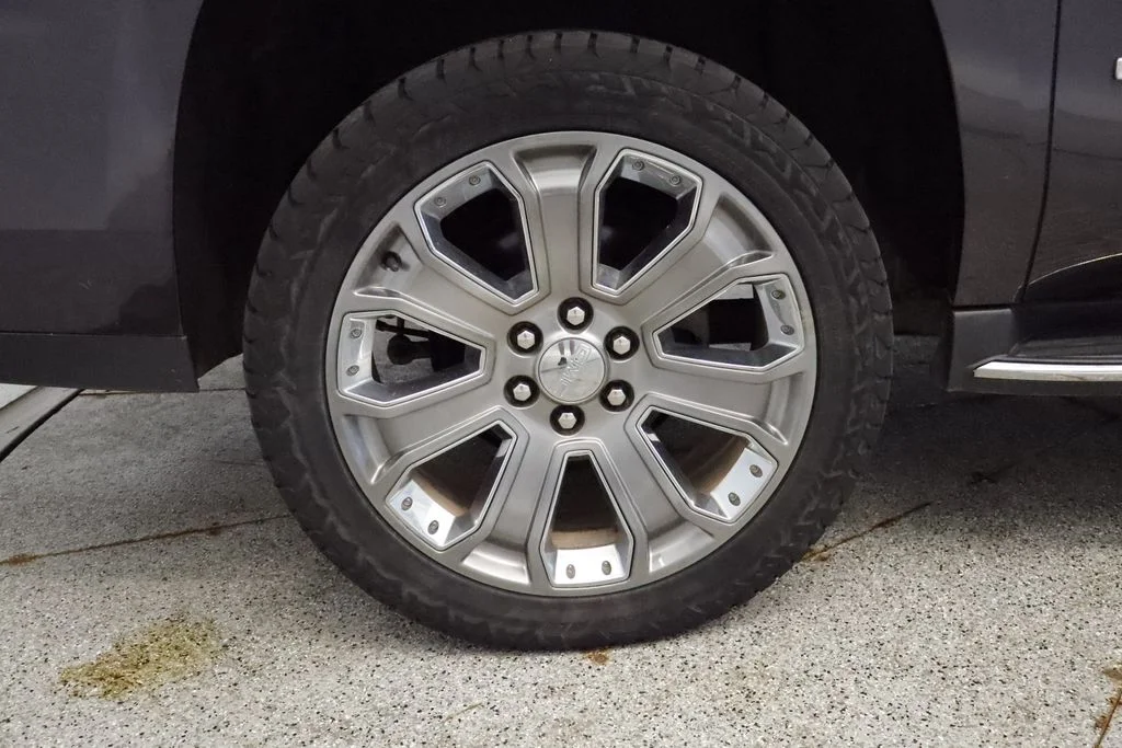 Used 2016 Silver GMC Denali image 14