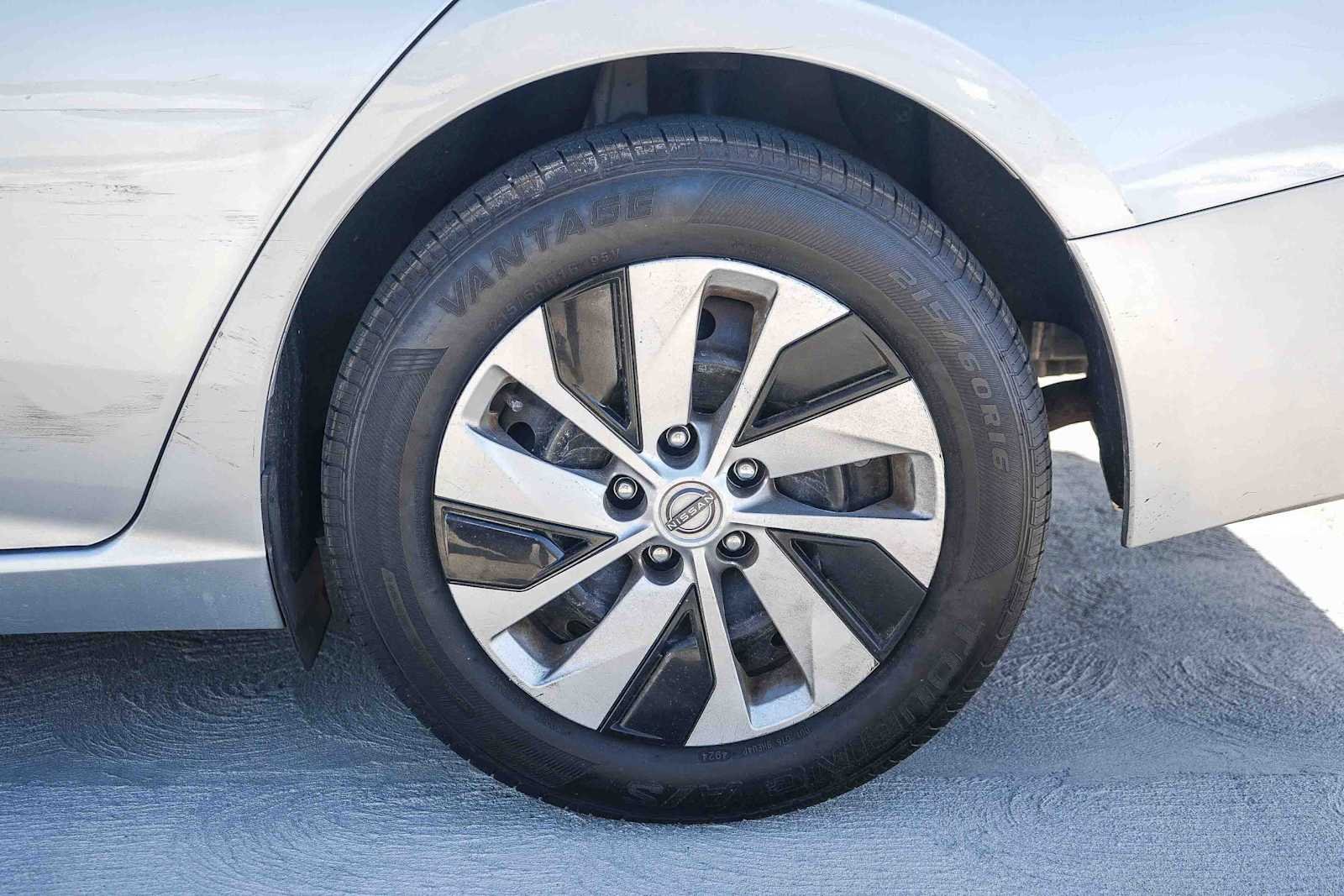 Used 2023 Brilliant Silver Metallic Nissan 2.5 S image 10