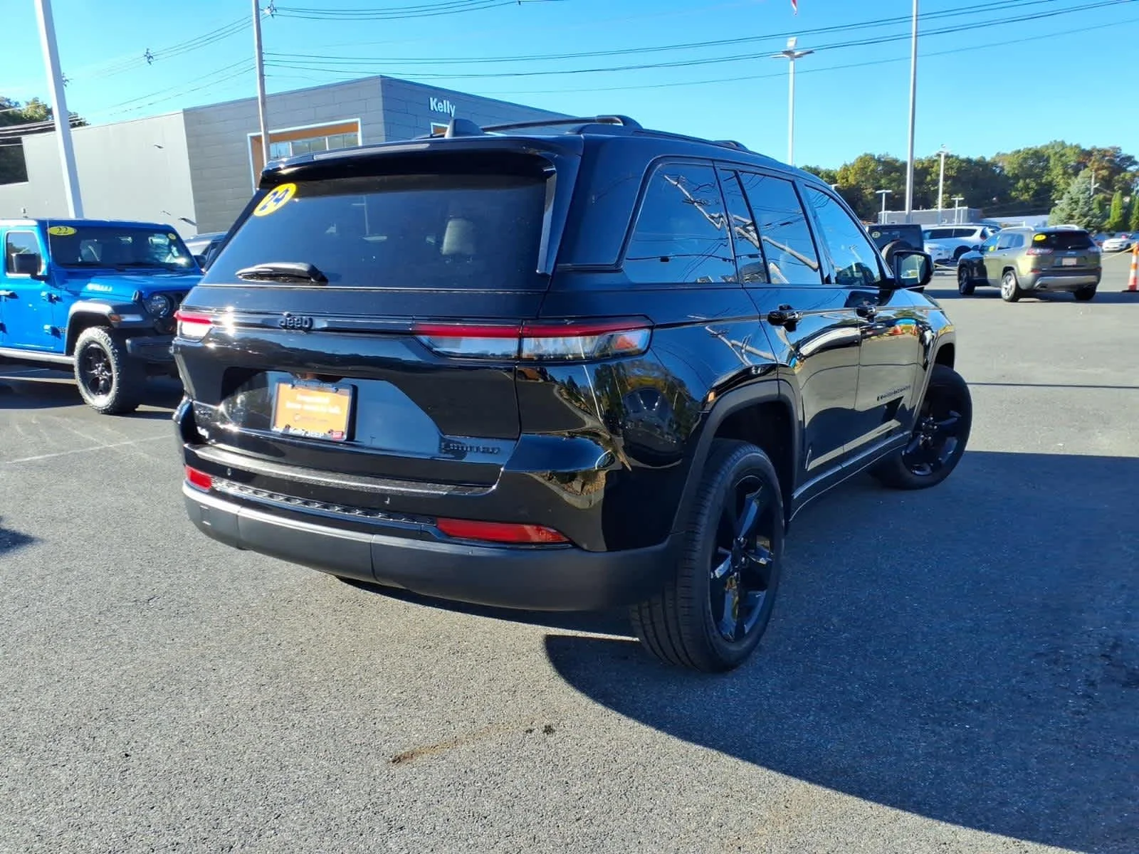 Certified Used 2024 Diamond Black Crystal Pearlcoat Jeep Limited image 6