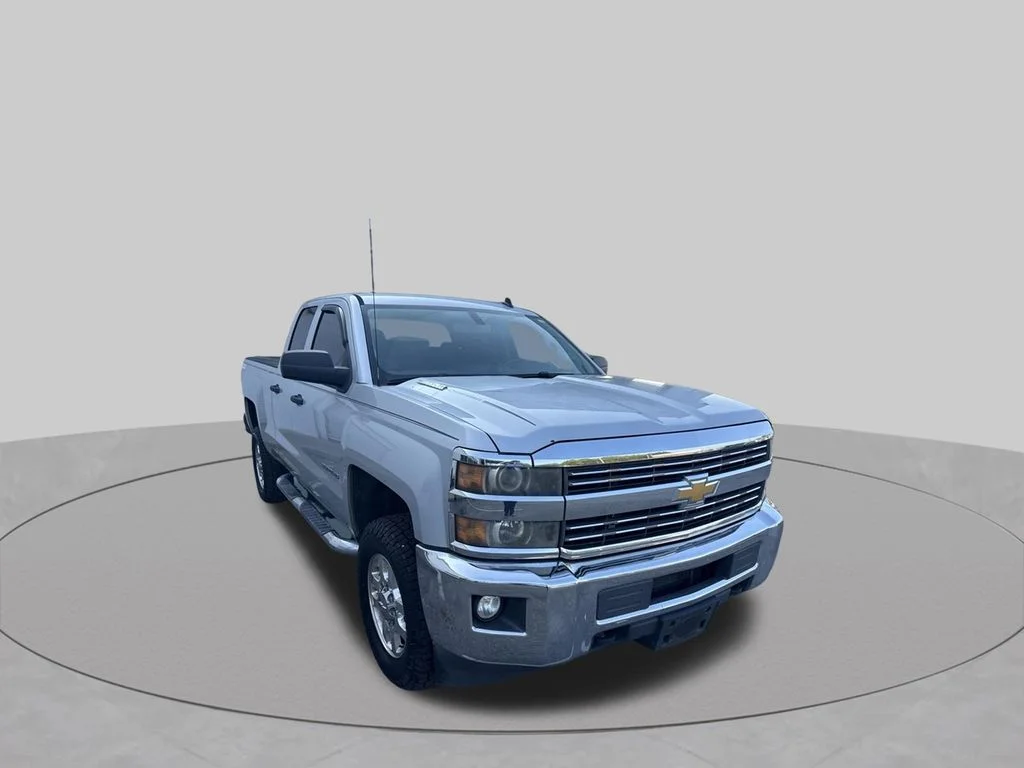 Used 2015 Silver Chevrolet LT image 15