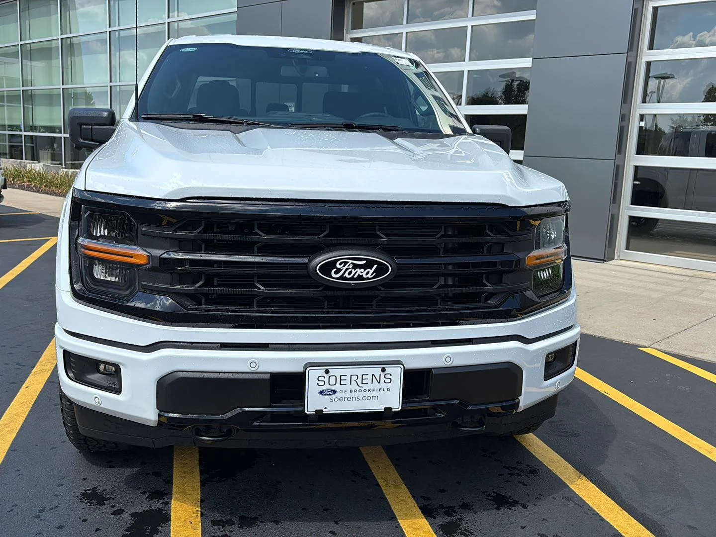 New 2026 Oxford White Ford XLT image 4