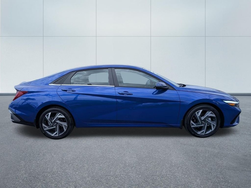 2026 Hyundai Elantra Limited - Photo 7