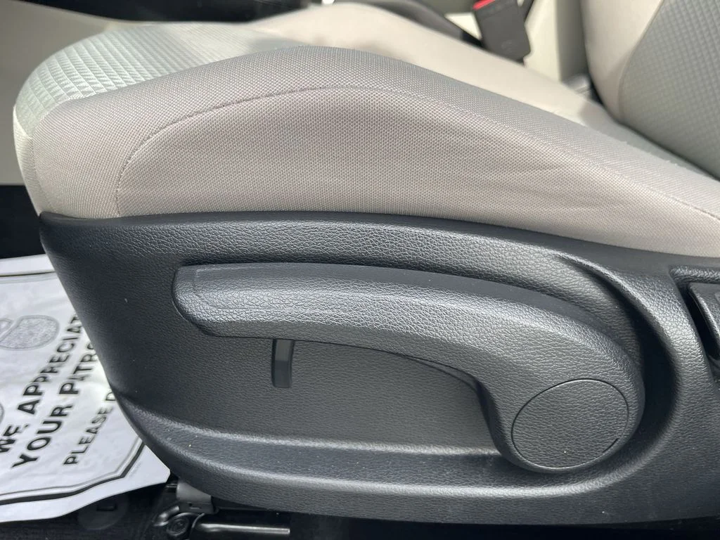 Used 2025 White Kia LX image 12