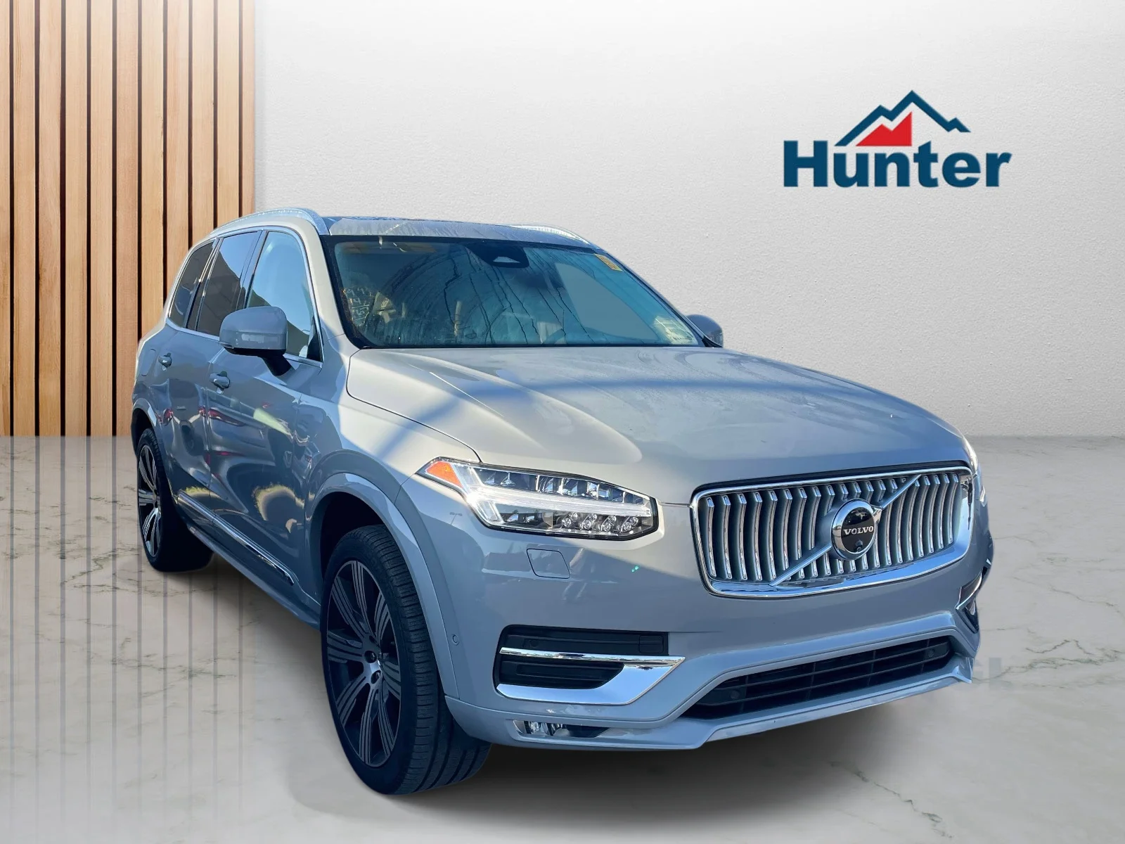 Used 2025 Vapour Grey Metallic Volvo Ultra image 1