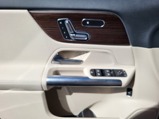 New 2026 Mountain Grey Metallic Mercedes-Benz GLA 250 image 10