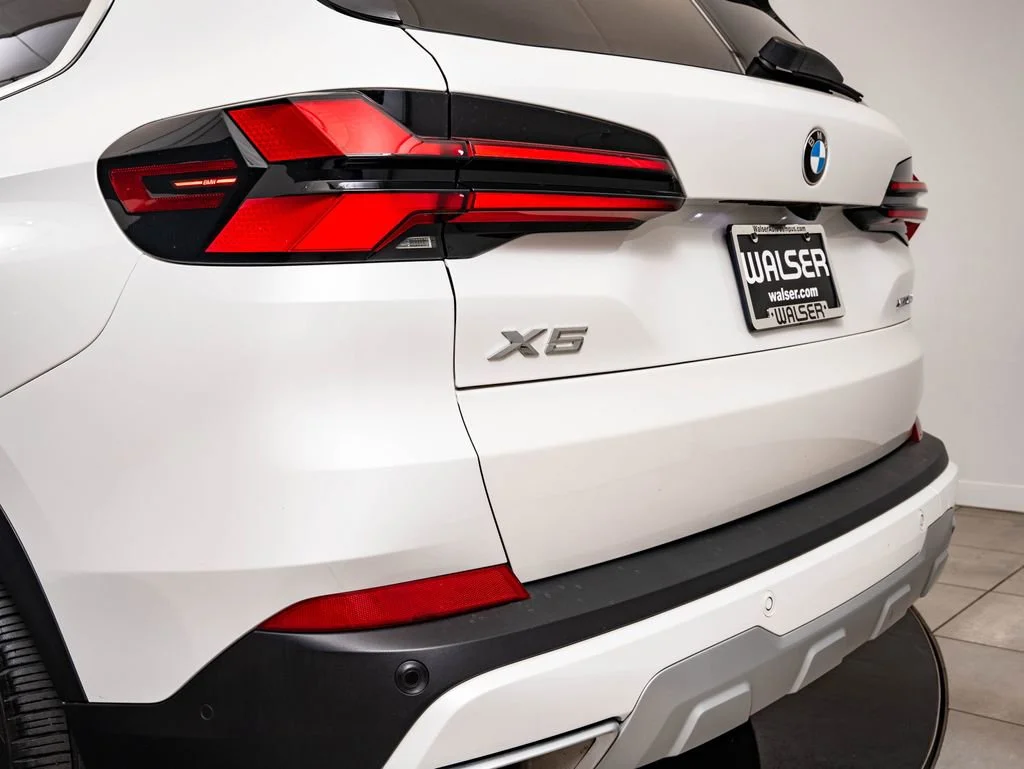 Used 2024 Mineral White Metallic BMW xDrive40i image 19