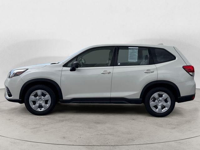 Used 2022 White Subaru  image 8