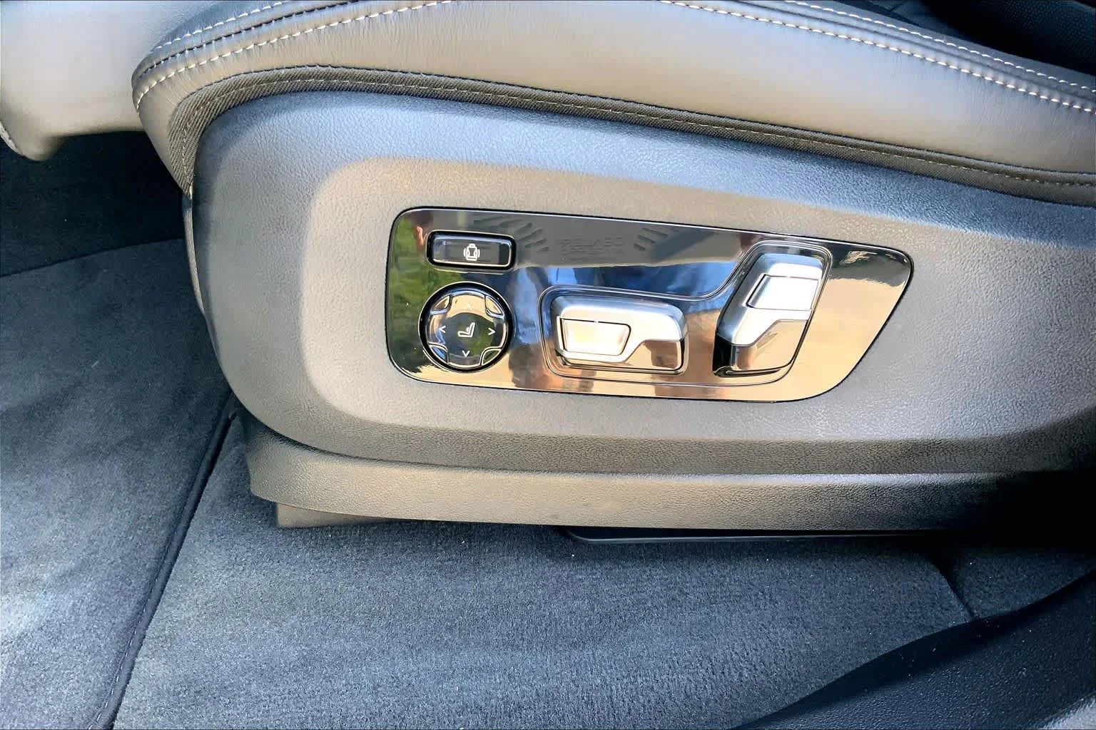 New 2026 Skyscraper Grey Metallic BMW M60i image 16