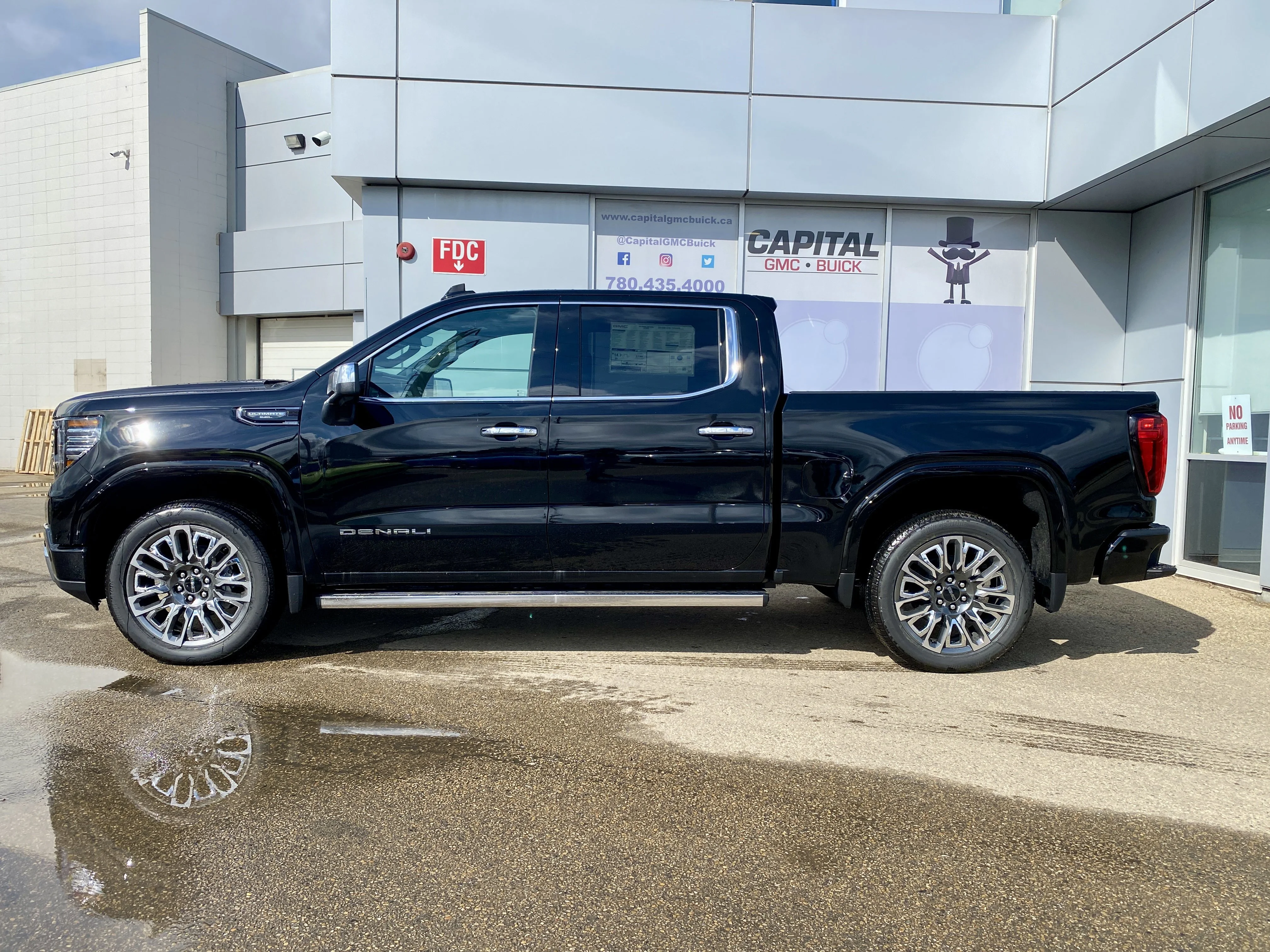 New 2026 ONYX BLACK GMC Denali Ultimate image 3