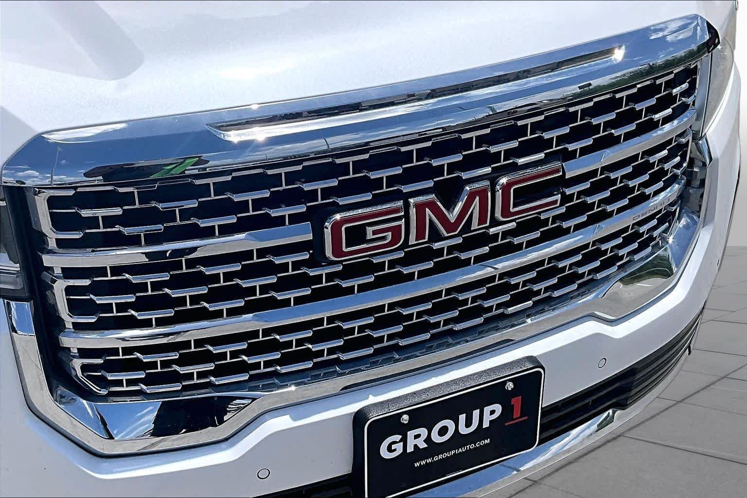 Used 2023 White Frost Tricoat GMC Denali image 29