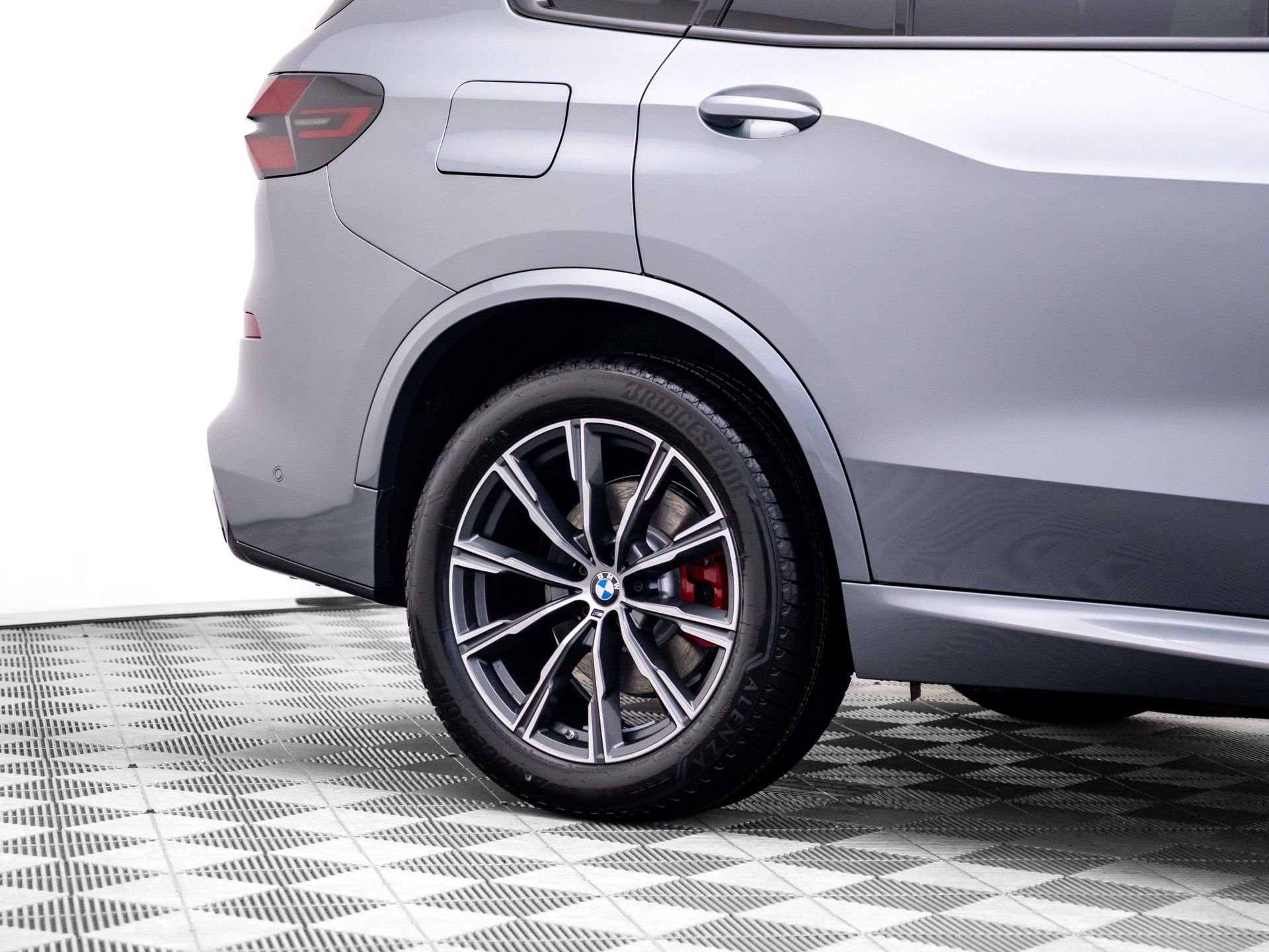 New 2026 Skyscraper Grey Metallic BMW xDrive40i image 37