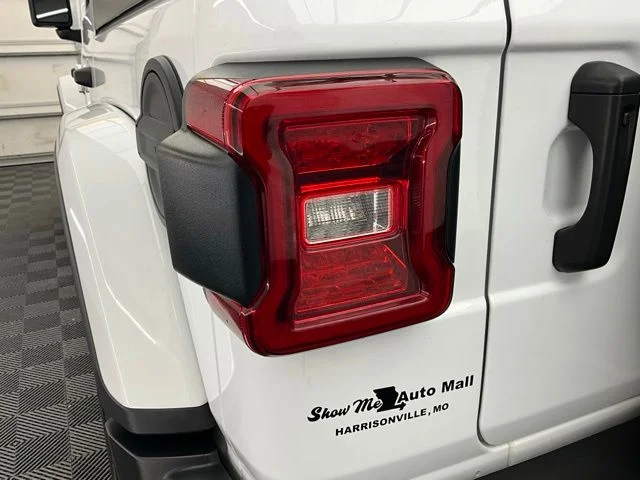 Used 2022 White Jeep Unlimited Sahara image 26