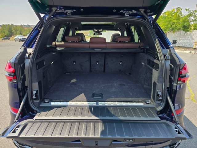 New 2026 Tanzanite Blue II Metallic BMW xDrive50e image 30