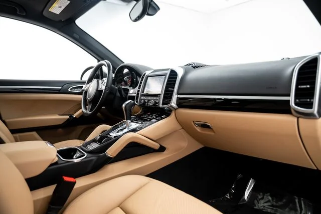Used 2014  Porsche Diesel Platinum Edition image 11