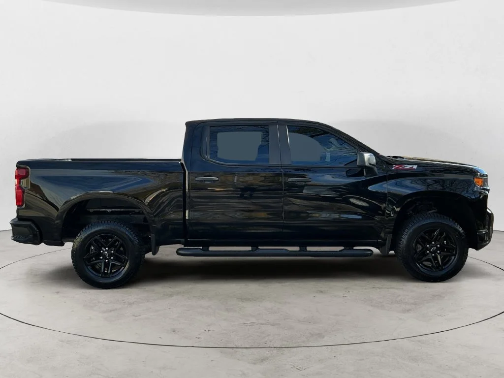 Used 2019 BLACK Chevrolet Custom Trail Boss image 7
