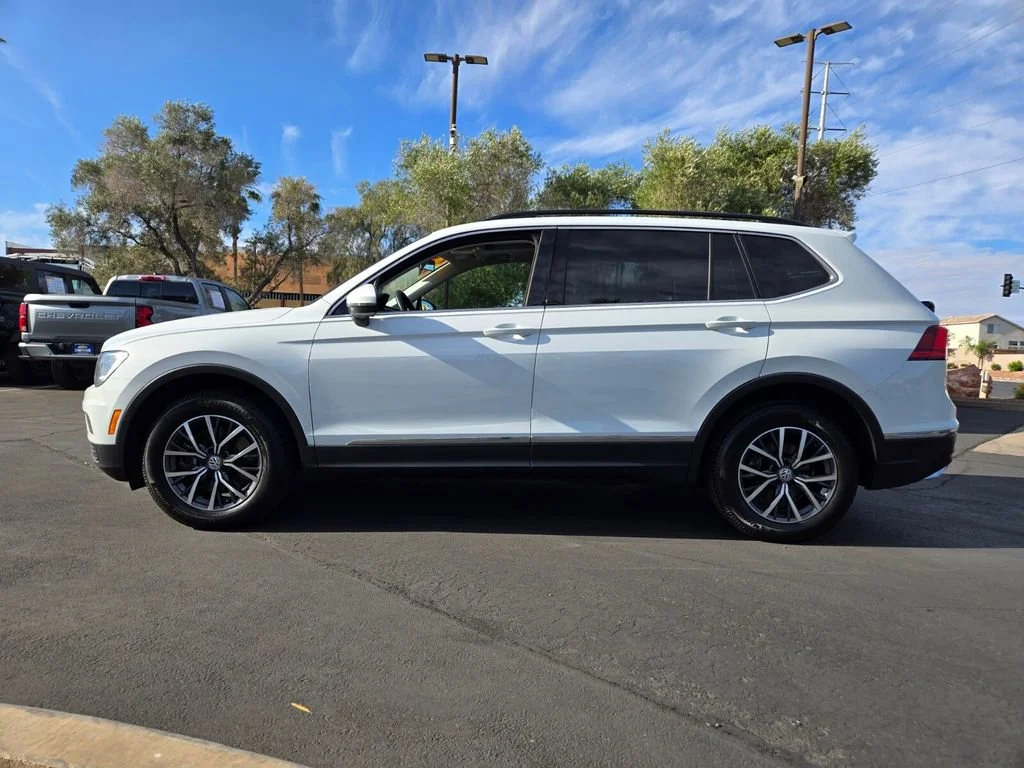 Used 2020 White Volkswagen SE image 3