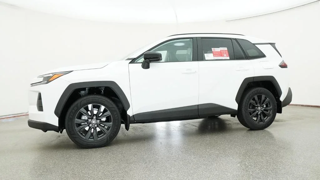 New 2026 Ice Cap Toyota XLE Premium image 4