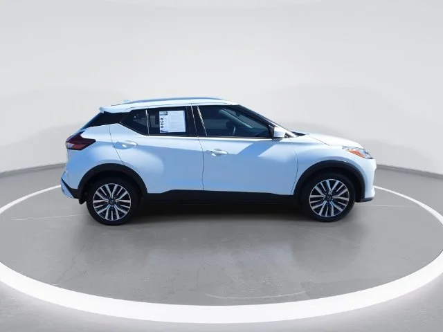Used 2024 White Nissan SV image 9