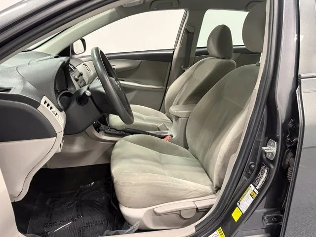 Used 2013 Gray Toyota L image 10