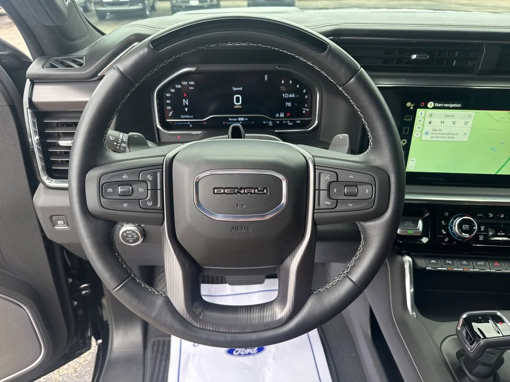 Used 2025 Onyx Black GMC Denali Ultimate image 4