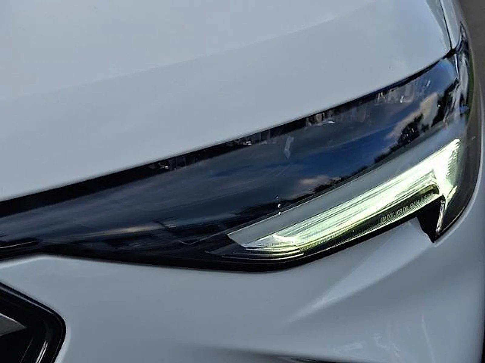 Used 2023 Summit White Buick Preferred AWD image 30