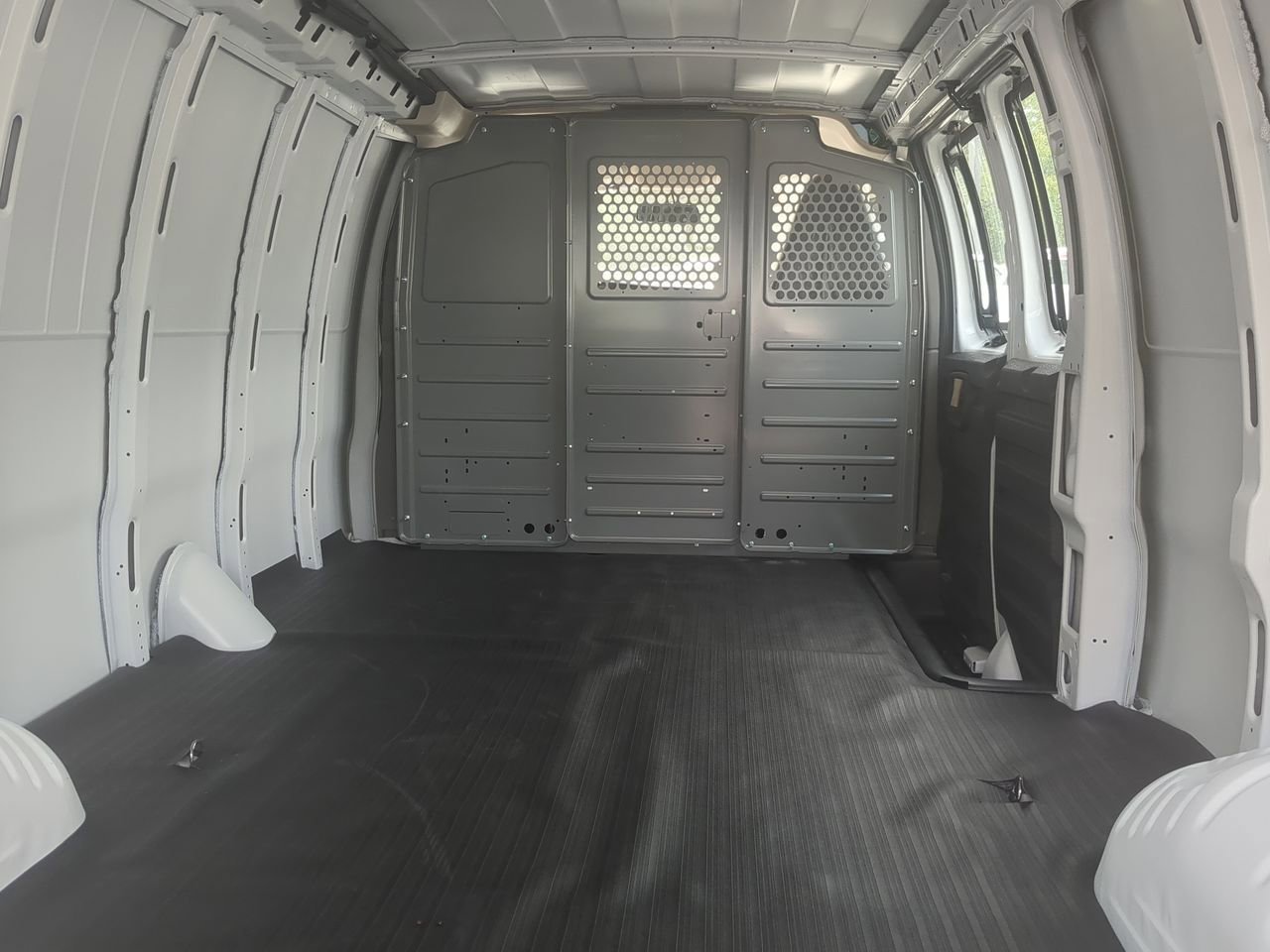 New 2025 Summit White GMC Work Van image 22