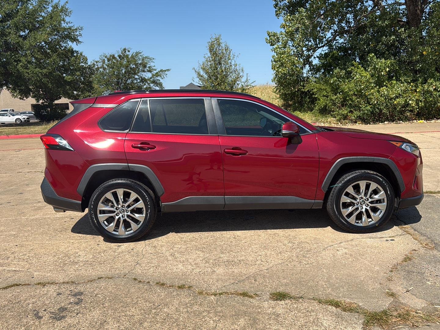 Used 2020 Ruby Flare Pearl Toyota XLE Premium image 8