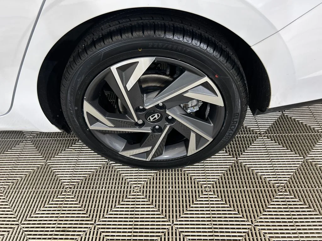 Used 2024 White Hyundai SEL image 10