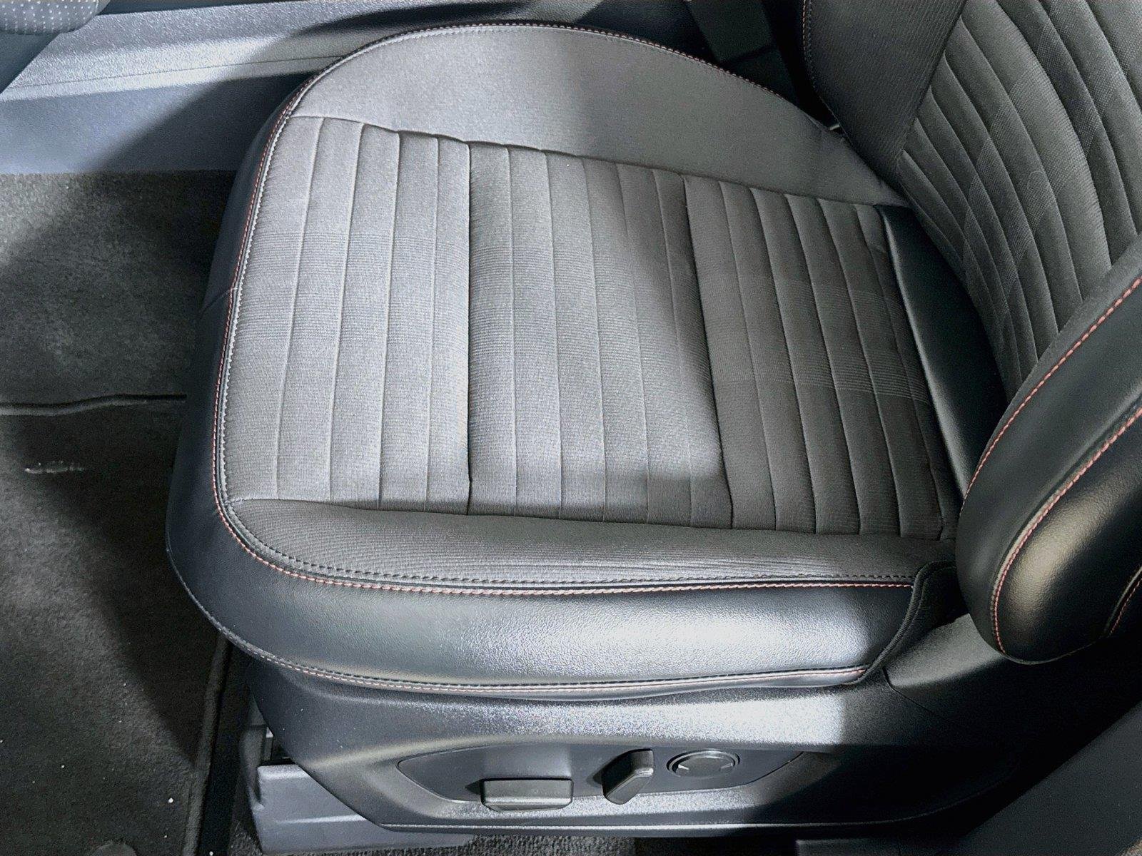 Used 2025 Gray Ford ST-Line image 21