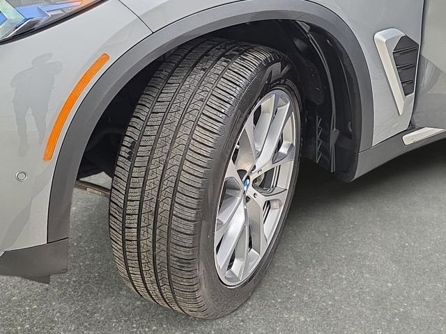 Certified Used 2026 Skyscraper Grey Metallic BMW xDrive40i image 29