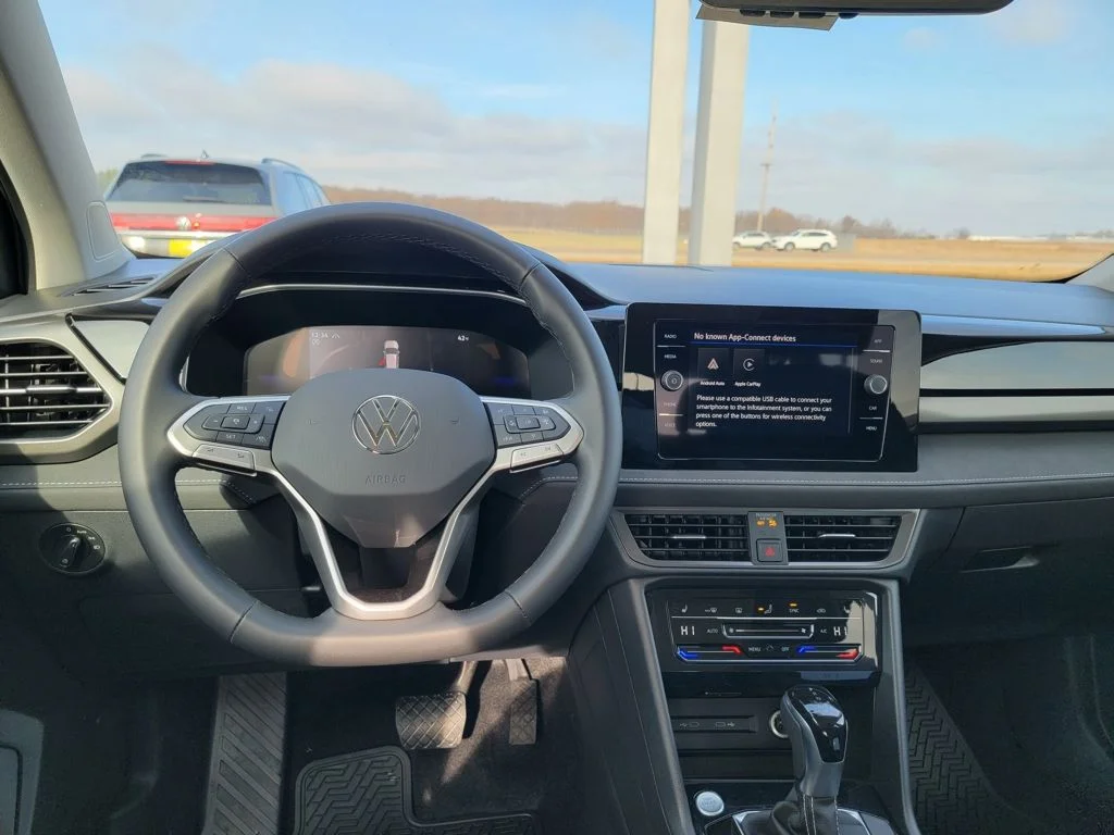 2026 Volkswagen Taos SE Black - Photo 28