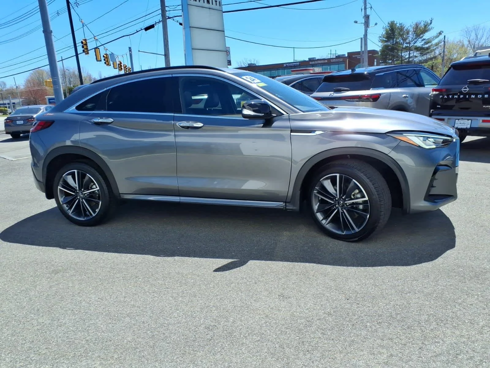 Certified Used 2024 Graphite Shadow INFINITI LUXE image 4