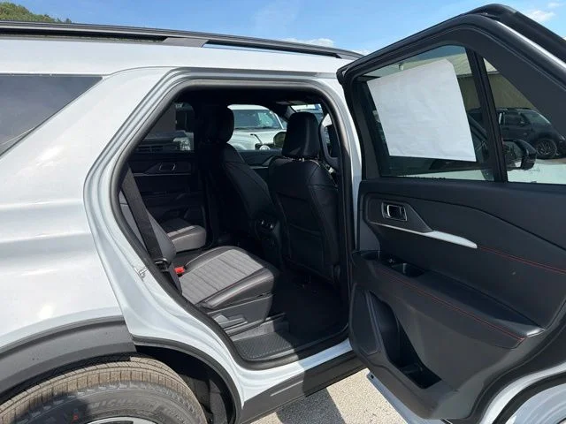 New 2026 Space White Metallic Ford ST-Line image 35