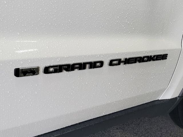 Used 2022 White Jeep Laredo E image 6
