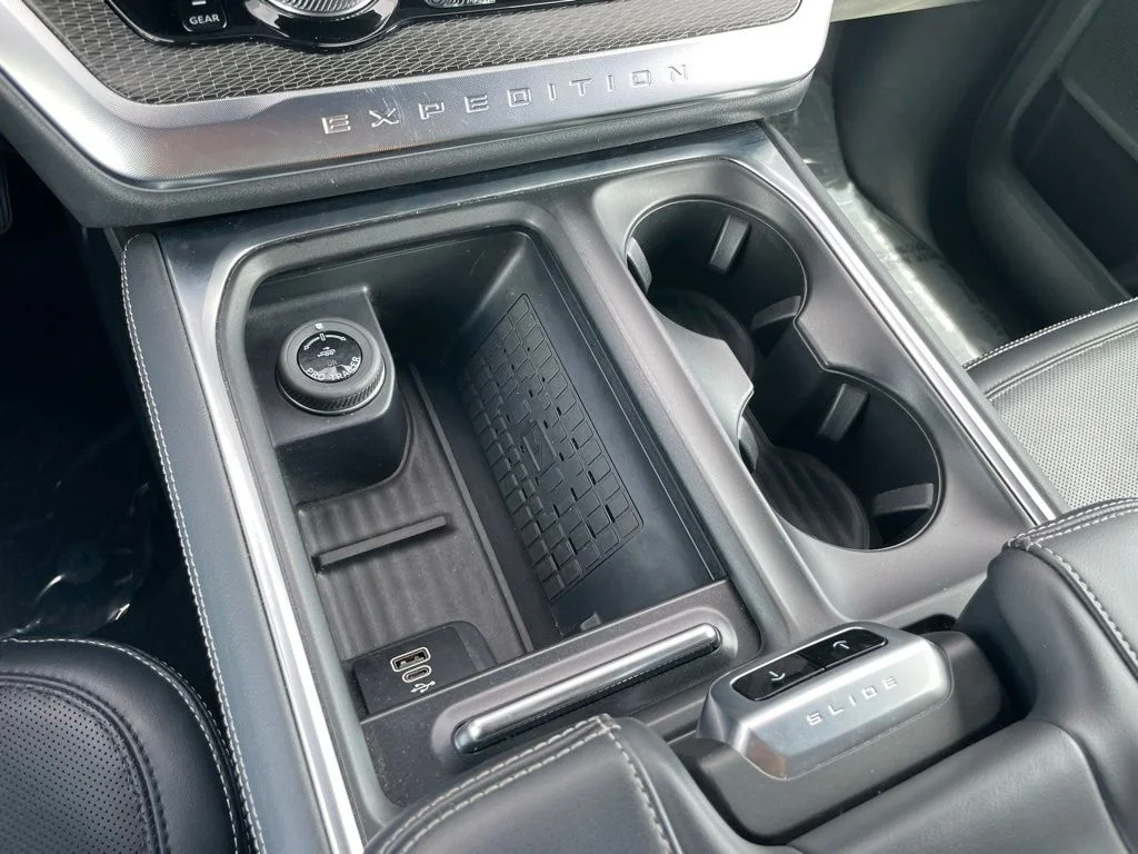 2025 Ford Expedition Platinum - Photo 14