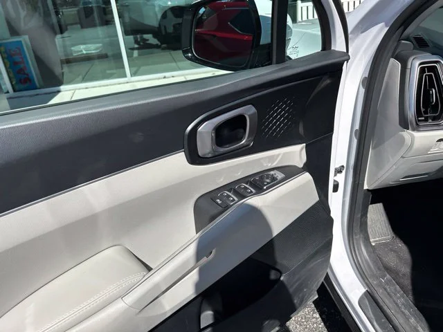 Used 2025 White Kia S image 15