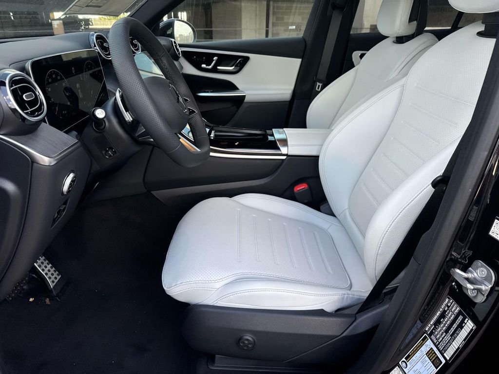 New 2026 Obsidian Black Metallic Mercedes-Benz GLC 300 image 9