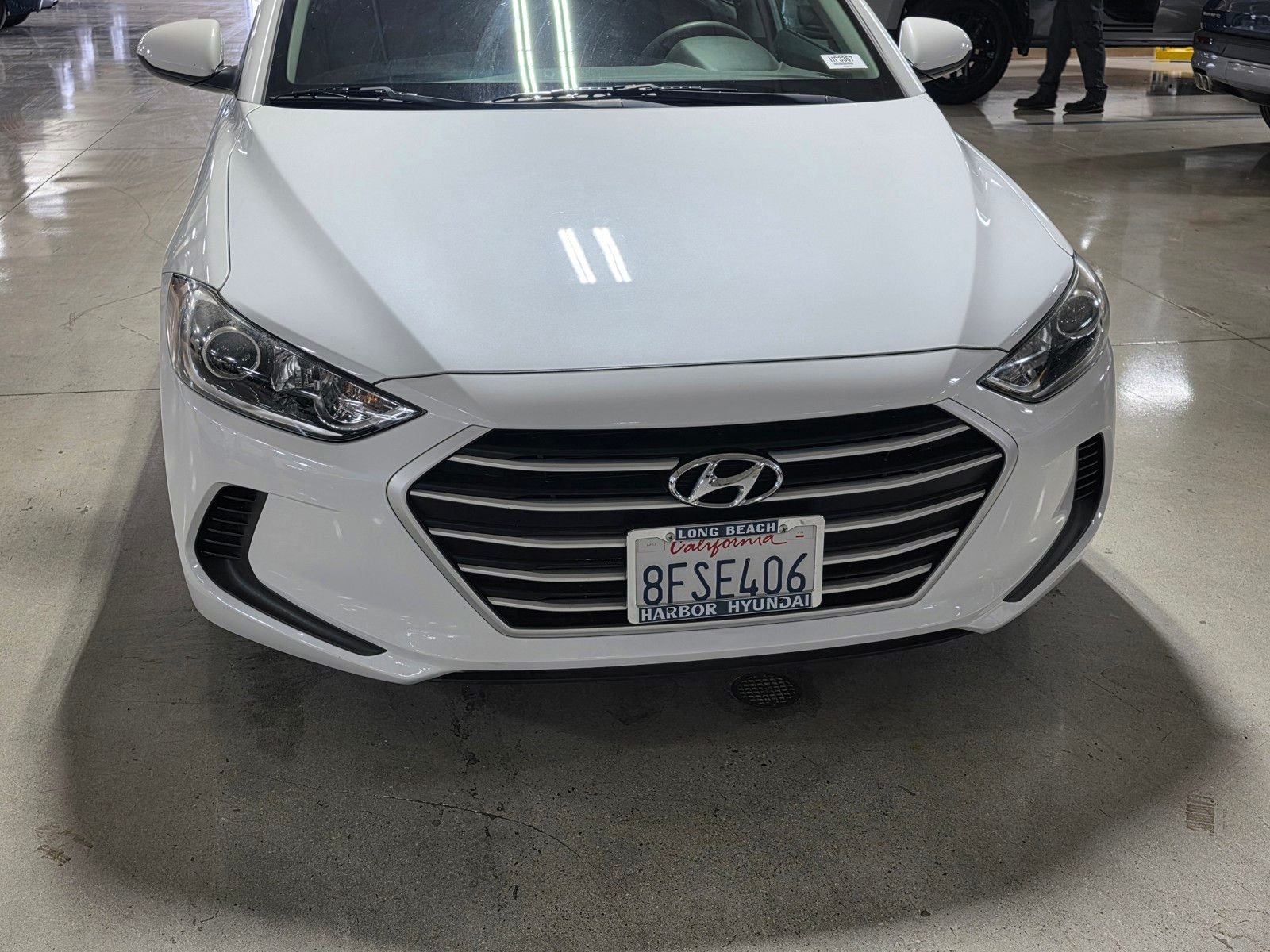 Used 2018 Quartz White Pearl Hyundai SE image 9