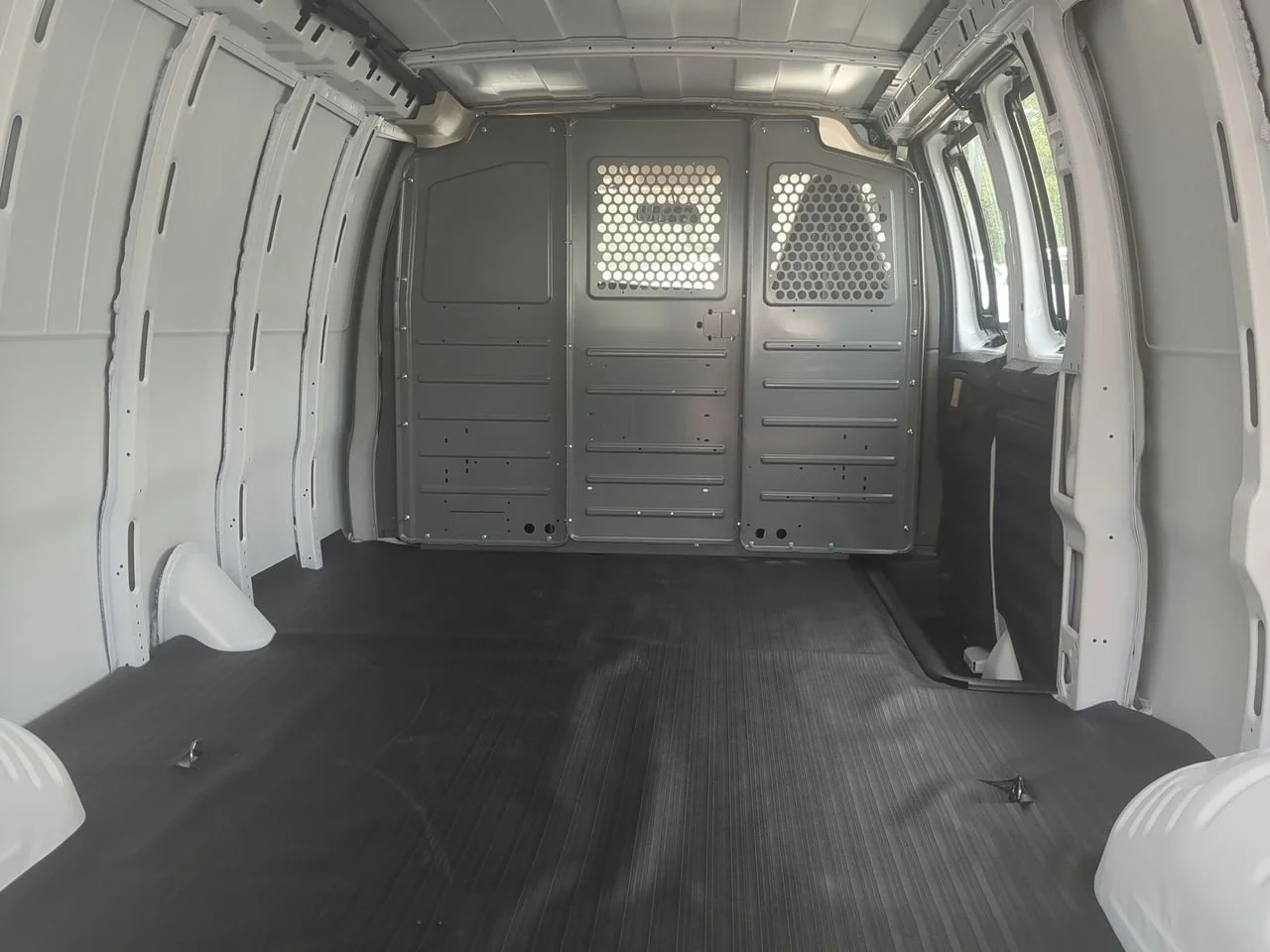 New 2025 Summit White GMC Work Van image 22