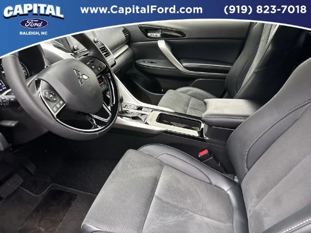 Used 2025 Blue Mitsubishi SE image 18