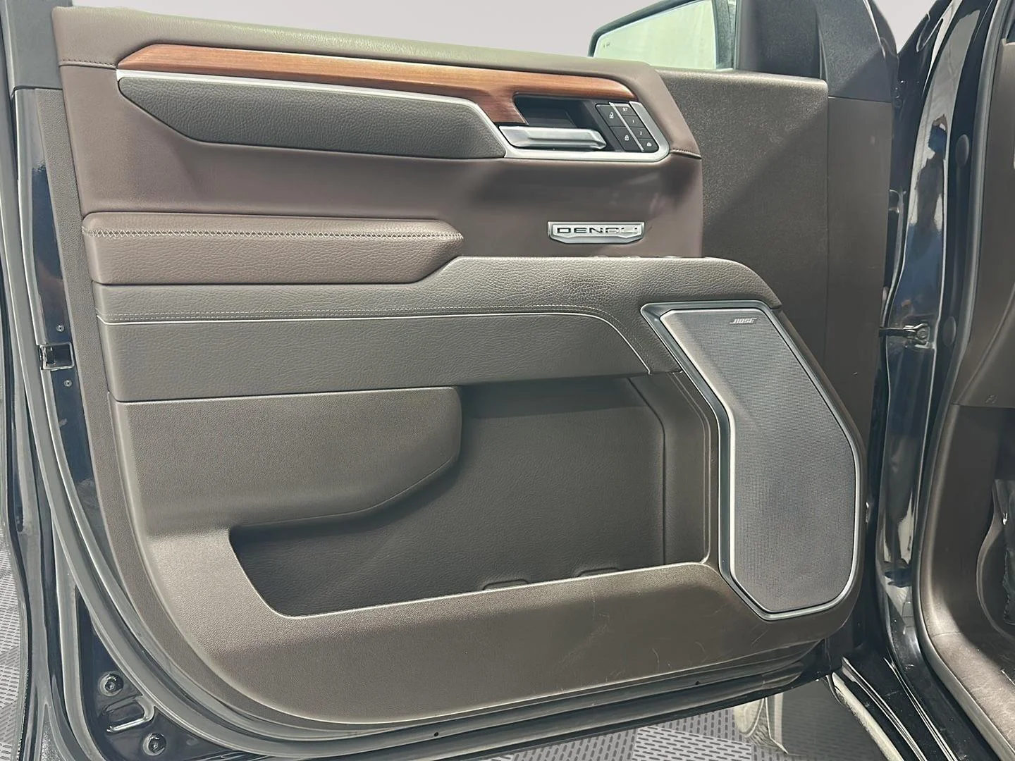 Used 2022 Onyx Black GMC Denali image 21