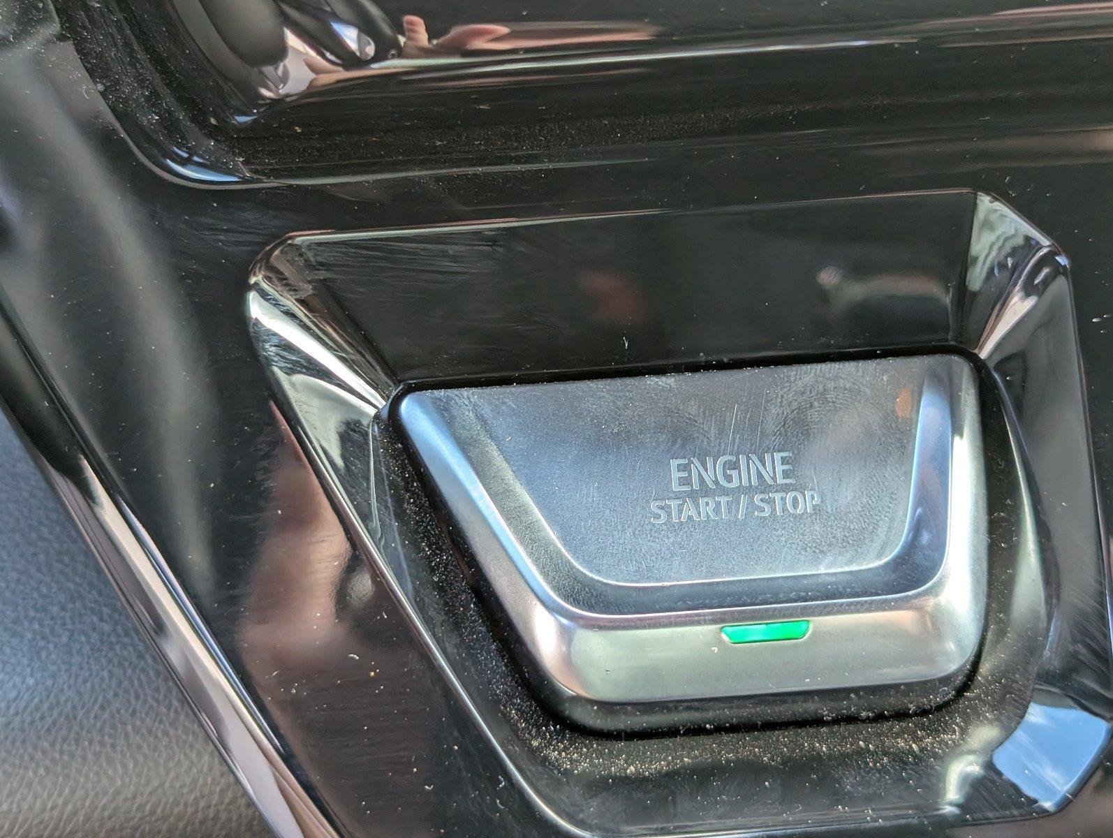 Used 2025 Summit White GMC AT4 image 25