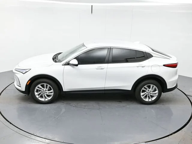 Used 2025 Summit White Buick Preferred image 32