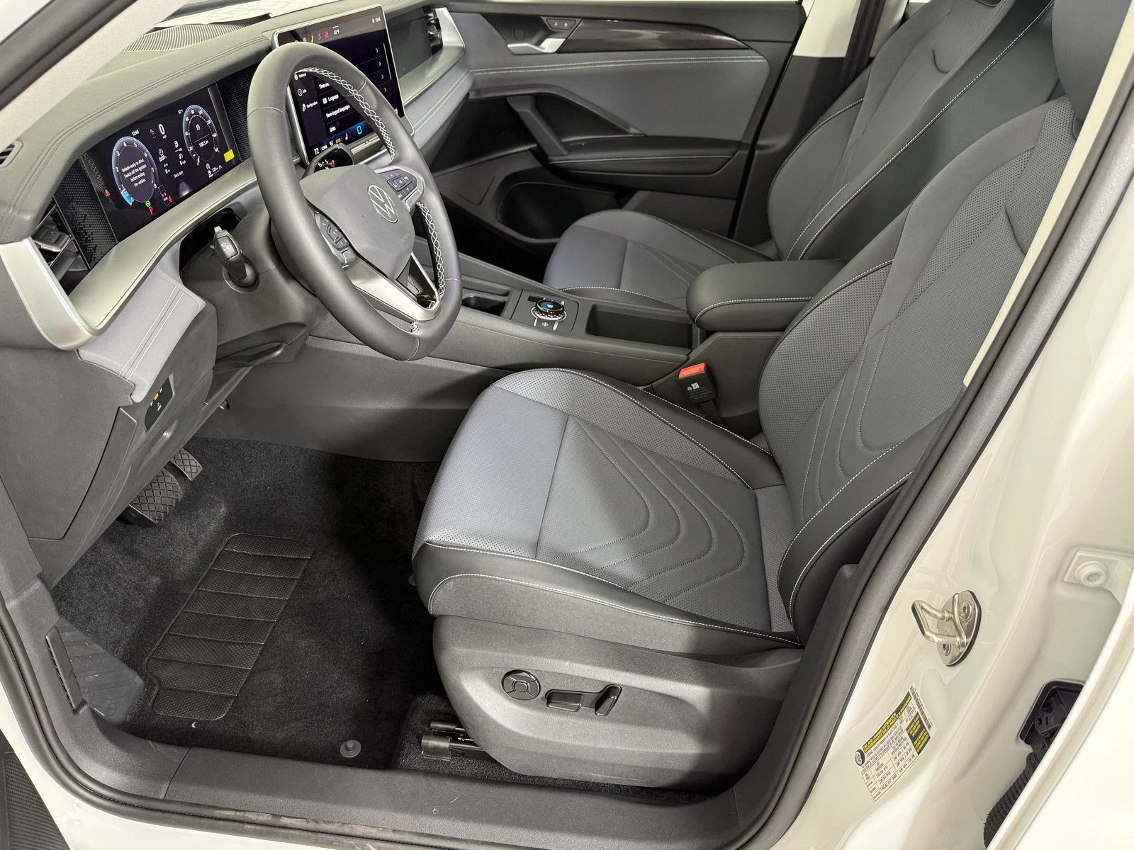 New 2026 Pure White Volkswagen SE image 9