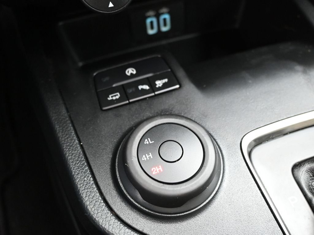 Used 2022 Silver Ford XLT image 22