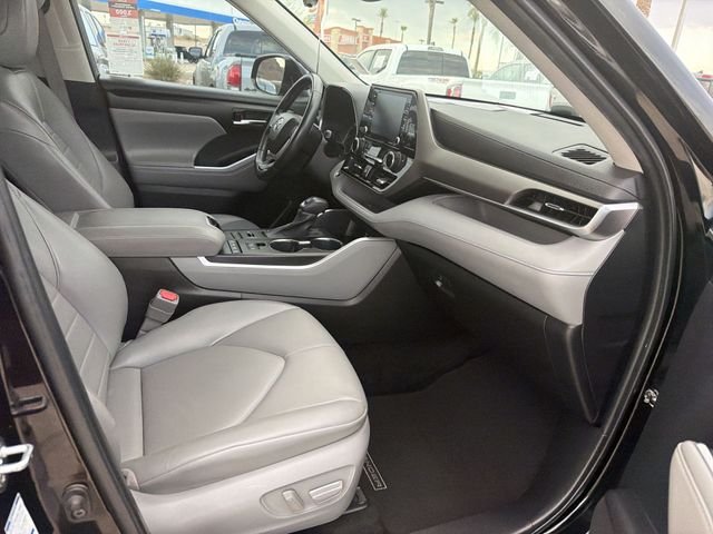 Used 2022 Black Toyota XLE image 28